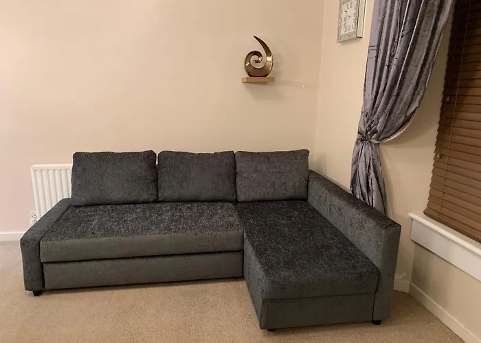 Dunfermline Gf Flat, 5 Min Walk To Train St. And High St.